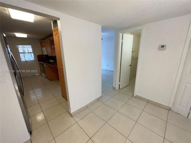 895 W 79th Pl, Hialeah, FL 33014