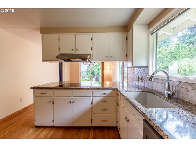 3985 UNIVERSITY St, Eugene, OR 97405