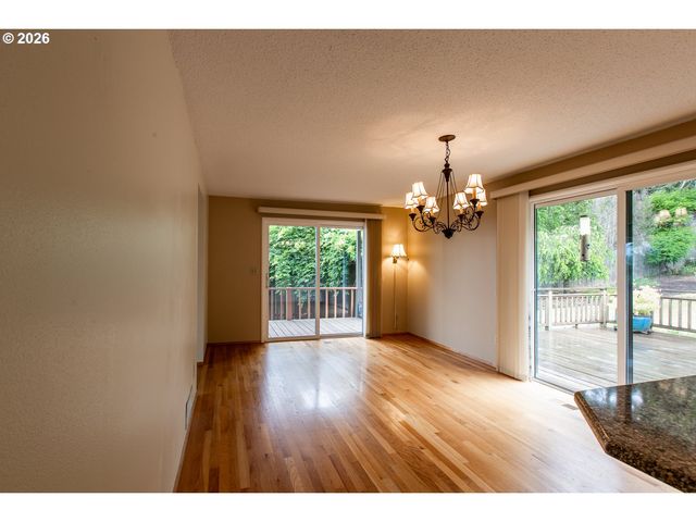 3985 UNIVERSITY St, Eugene, OR 97405