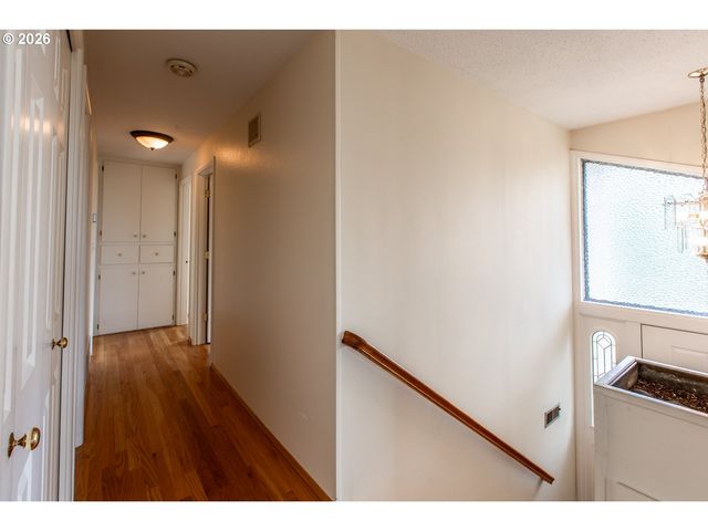 3985 UNIVERSITY St, Eugene, OR 97405