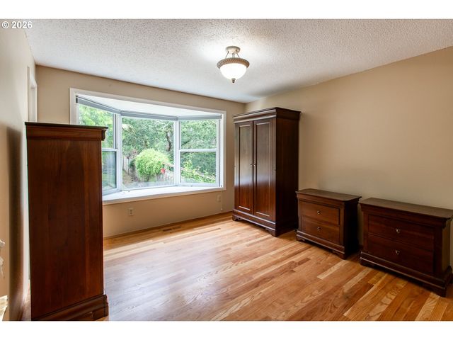 3985 UNIVERSITY St, Eugene, OR 97405