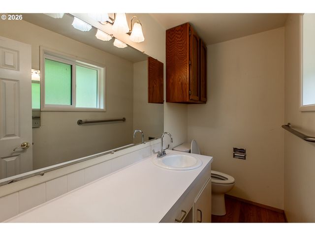 3985 UNIVERSITY St, Eugene, OR 97405
