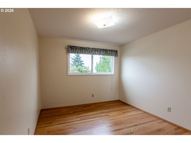 3985 UNIVERSITY St, Eugene, OR 97405
