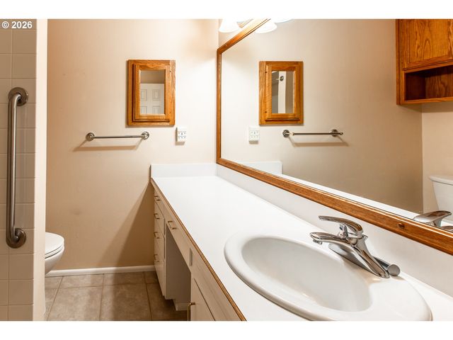 3985 UNIVERSITY St, Eugene, OR 97405