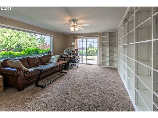 3985 UNIVERSITY St, Eugene, OR 97405