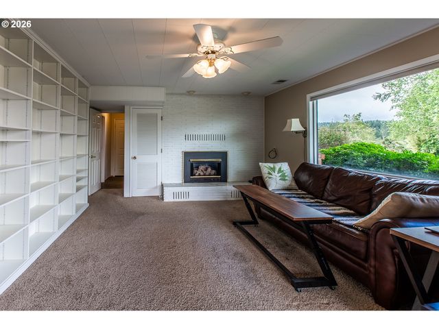 3985 UNIVERSITY St, Eugene, OR 97405