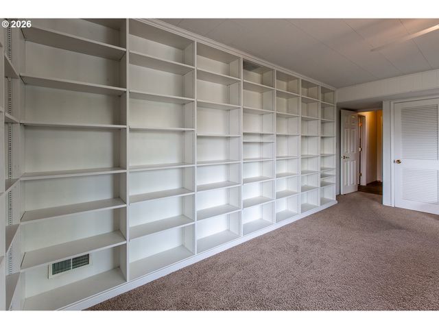 3985 UNIVERSITY St, Eugene, OR 97405