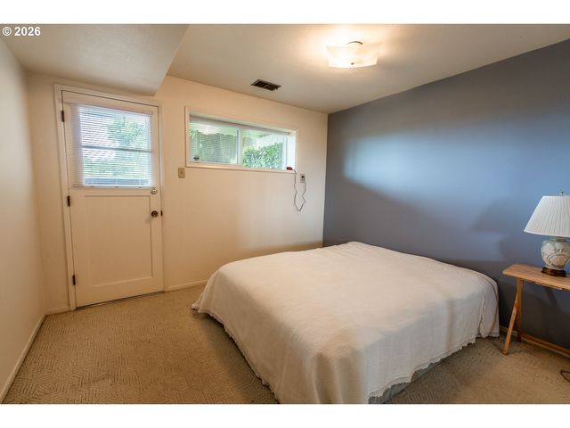 3985 UNIVERSITY St, Eugene, OR 97405