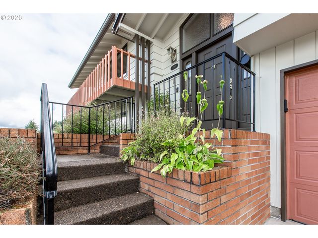 3985 UNIVERSITY St, Eugene, OR 97405