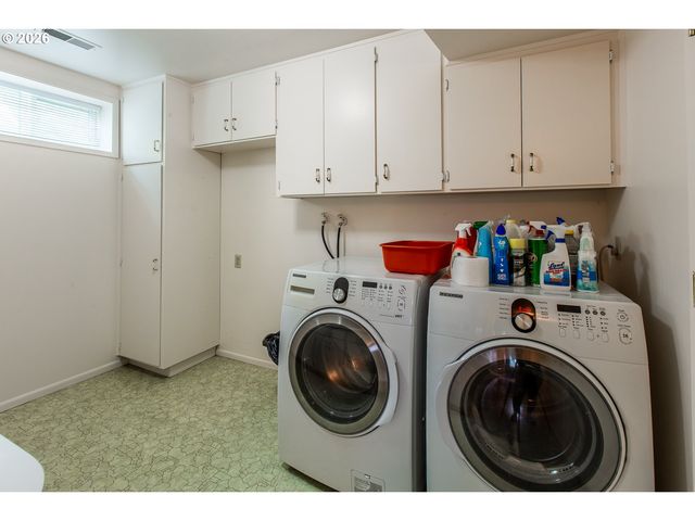 3985 UNIVERSITY St, Eugene, OR 97405