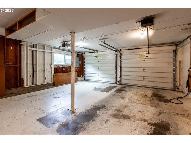 3985 UNIVERSITY St, Eugene, OR 97405