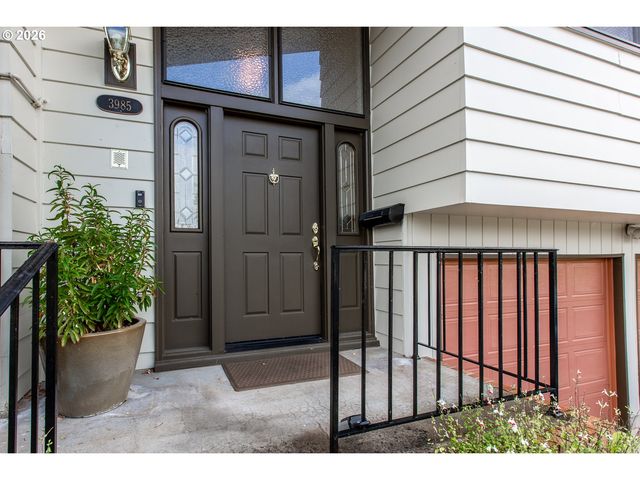 3985 UNIVERSITY St, Eugene, OR 97405