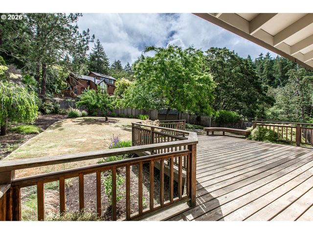 3985 UNIVERSITY St, Eugene, OR 97405