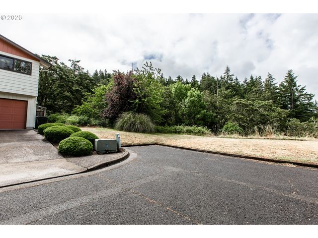 3985 UNIVERSITY St, Eugene, OR 97405