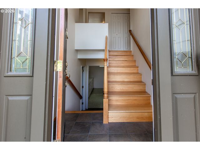 3985 UNIVERSITY St, Eugene, OR 97405