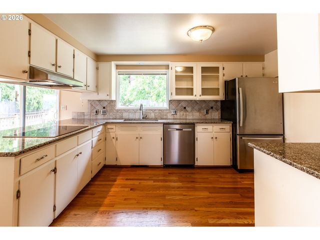3985 UNIVERSITY St, Eugene, OR 97405
