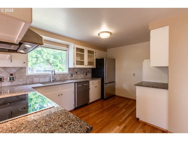 3985 UNIVERSITY St, Eugene, OR 97405