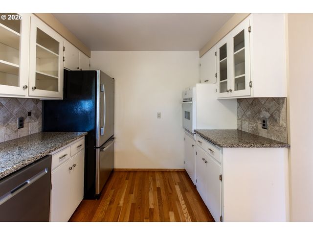 3985 UNIVERSITY St, Eugene, OR 97405