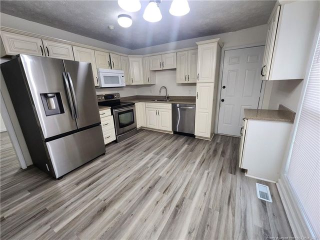 5521 DEEP HOLLOW Court, Fayetteville, NC 28311