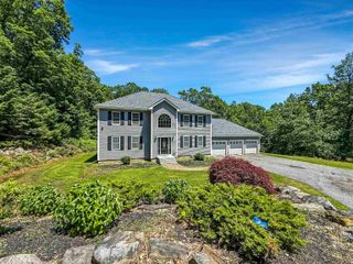 15 Stone Fence Drive, Derry, NH 03038