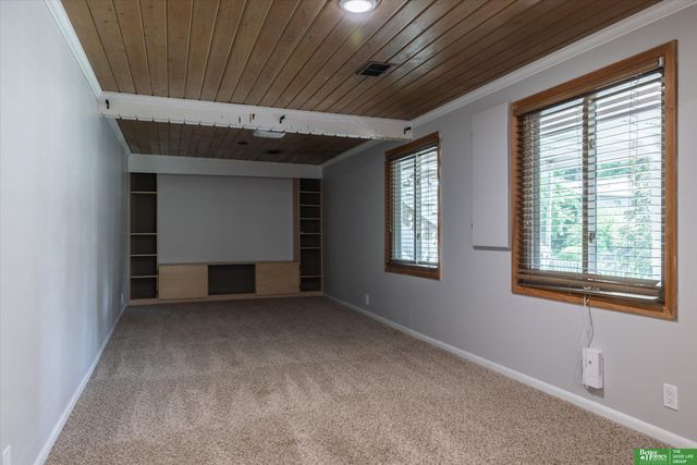 307 S 96th Street, Omaha, NE 68114