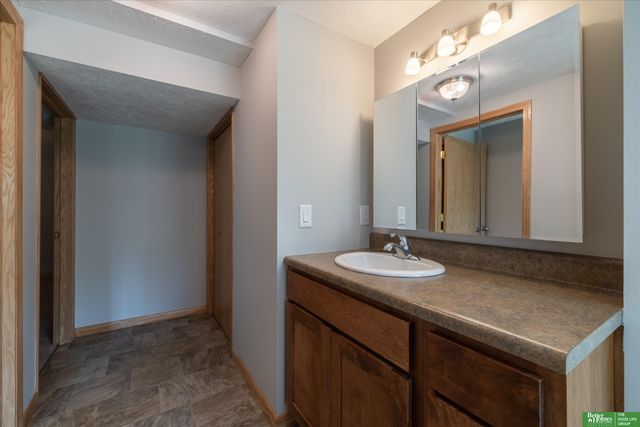 307 S 96th Street, Omaha, NE 68114