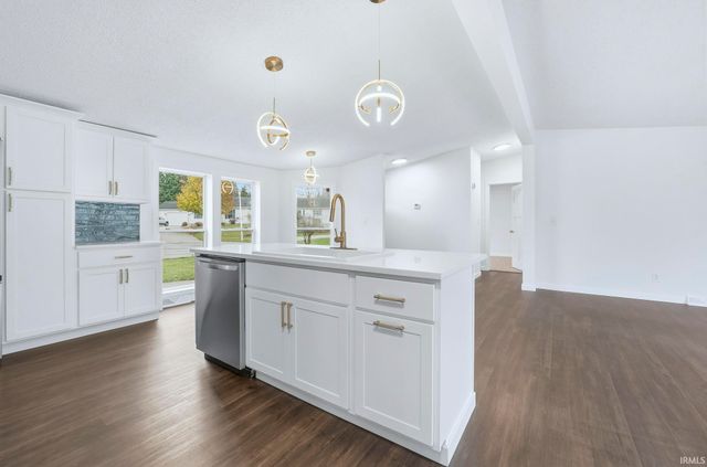 603 Roselawn Court, Auburn, IN 46706