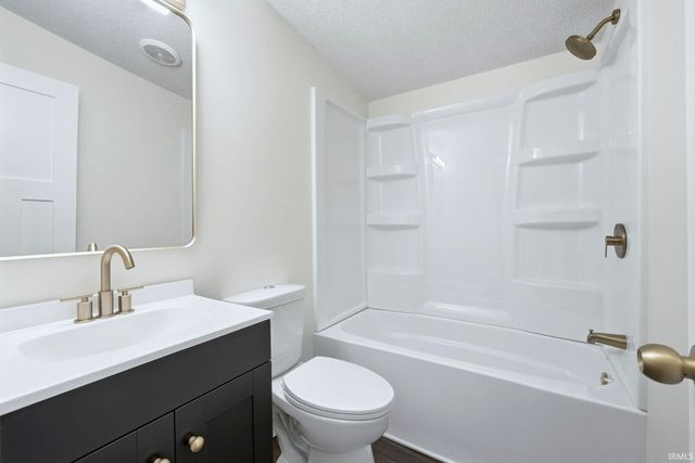 603 Roselawn Court, Auburn, IN 46706