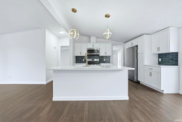 603 Roselawn Court, Auburn, IN 46706