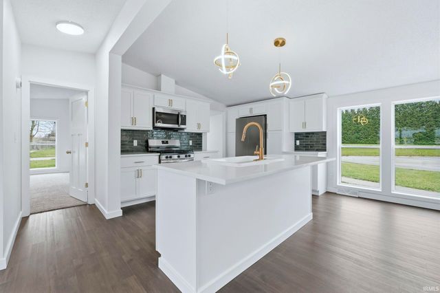 603 Roselawn Court, Auburn, IN 46706