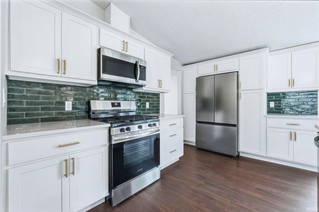 603 Roselawn Court, Auburn, IN 46706