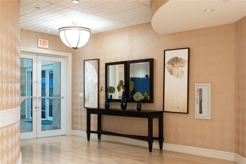 20000 E Country Club Drive 307, Aventura, FL 33180