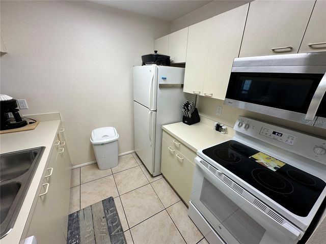 3846 59TH AVENUE W 3846, Bradenton, FL 34210