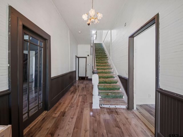 408 E 3rd St, Mount Pleasant, TX 75455