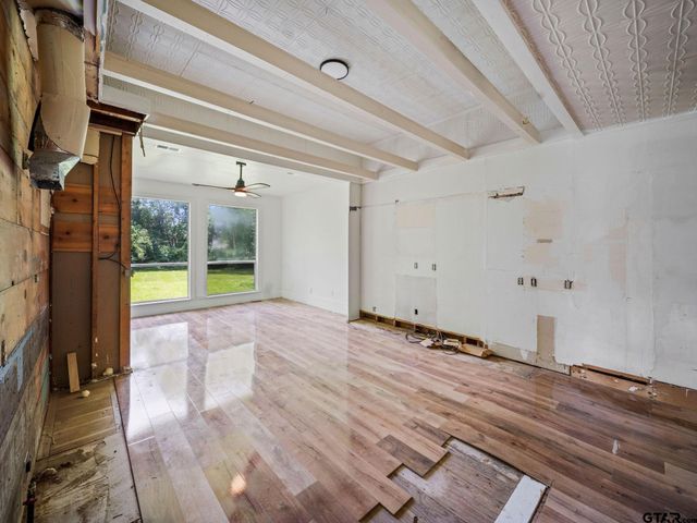 408 E 3rd St, Mount Pleasant, TX 75455