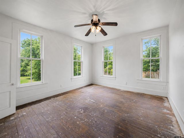 408 E 3rd St, Mount Pleasant, TX 75455