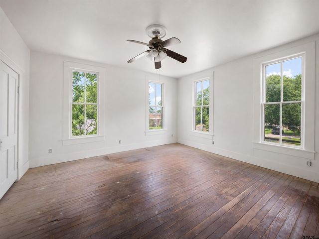 408 E 3rd St, Mount Pleasant, TX 75455