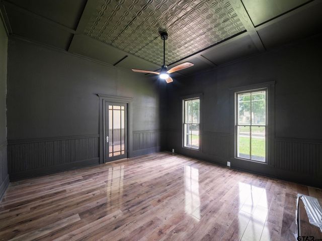 408 E 3rd St, Mount Pleasant, TX 75455