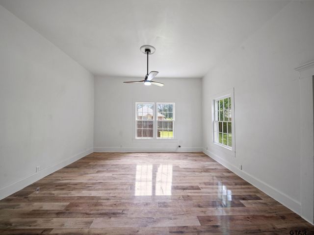408 E 3rd St, Mount Pleasant, TX 75455