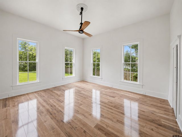 408 E 3rd St, Mount Pleasant, TX 75455