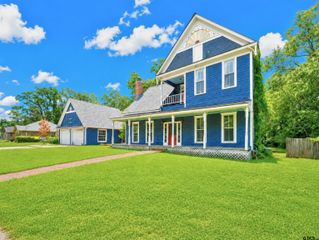 408 E 3rd St, Mount Pleasant, TX 75455
