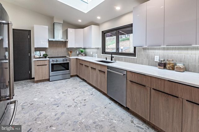 10 YORKRIDGE TRL, Hockessin, DE 19707