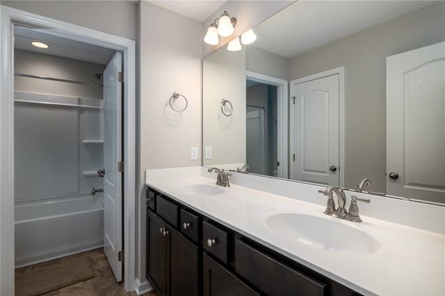 2194 Shawnee Drive, South Strabane, PA 15301