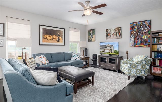 2194 Shawnee Drive, South Strabane, PA 15301