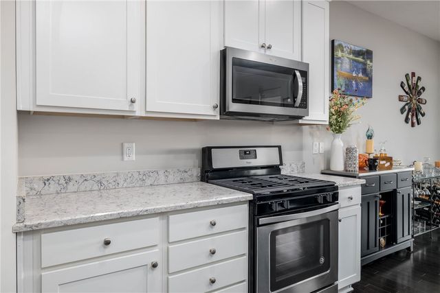 2194 Shawnee Drive, South Strabane, PA 15301