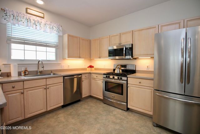 74 Robin Lane, Barnegat, NJ 08005