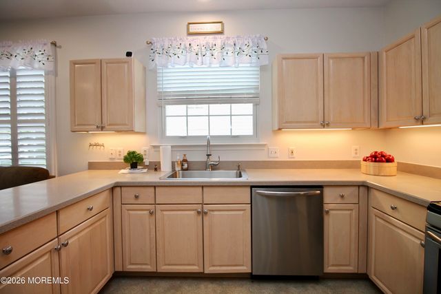 74 Robin Lane, Barnegat, NJ 08005