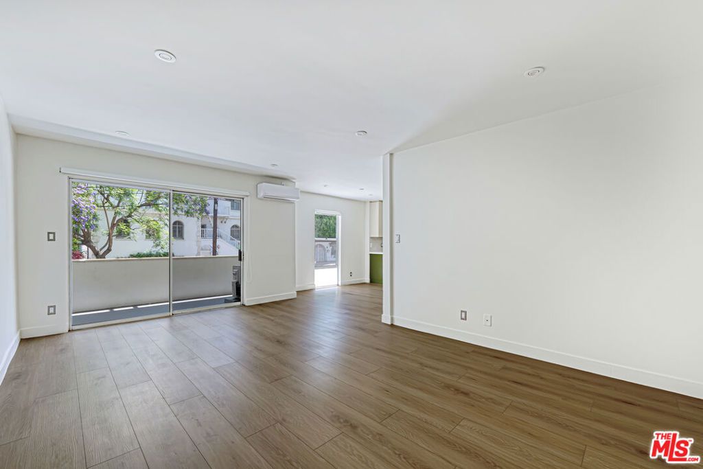 Image 10 of property listing at 6615 Franklin Avenue, Los Angeles, CA 90028