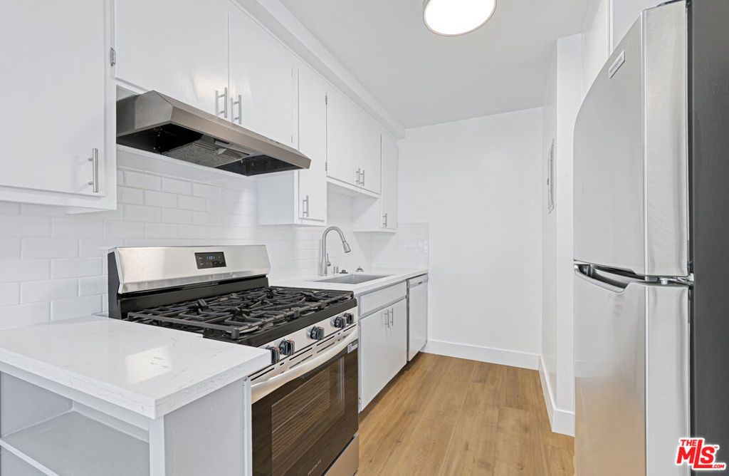 Image 14 of property listing at 6615 Franklin Avenue, Los Angeles, CA 90028
