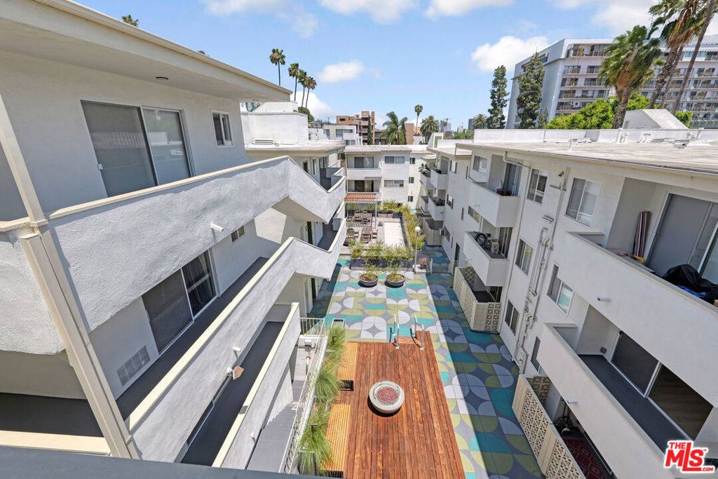 Image 17 of property listing at 6615 Franklin Avenue, Los Angeles, CA 90028